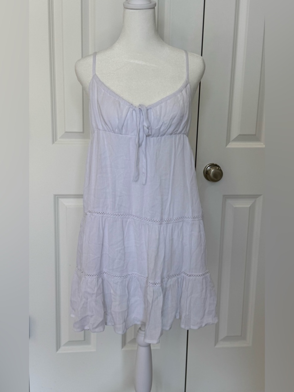 white tiered babydoll minidress tie front lace trim cotton Size Medium new